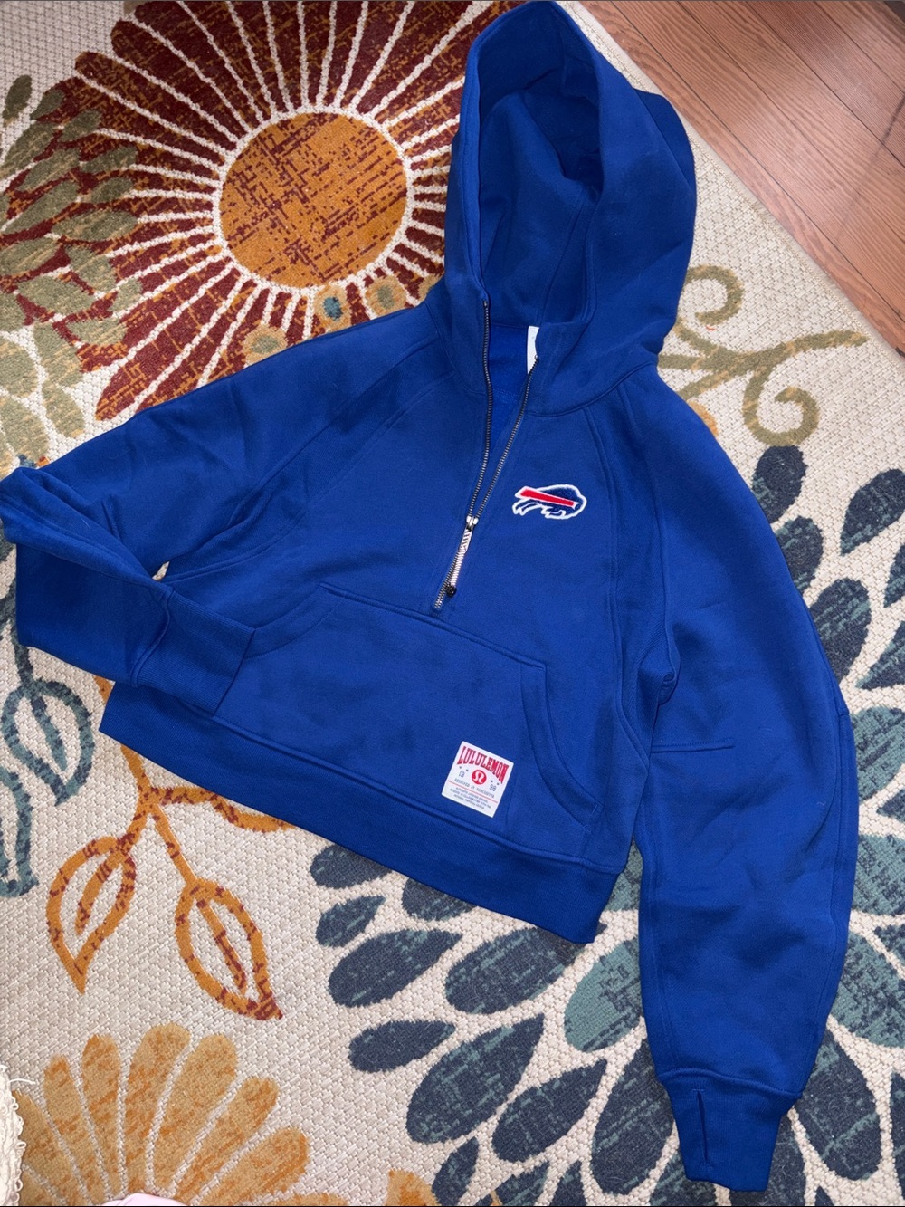 Lululemon Buffalo Bills scuba 1/2 zip Crop sweatshirt size XS/S 🦬 💙❤️
